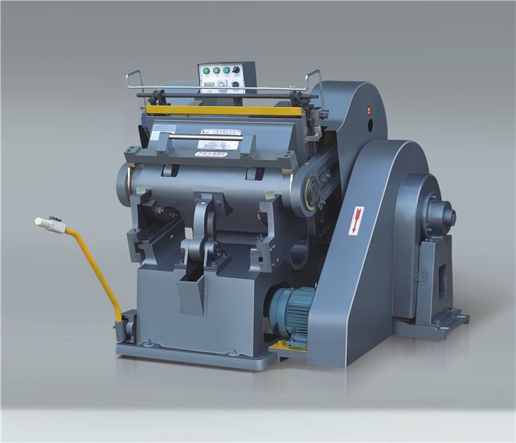 Machine manuelle de creasing et de coupe