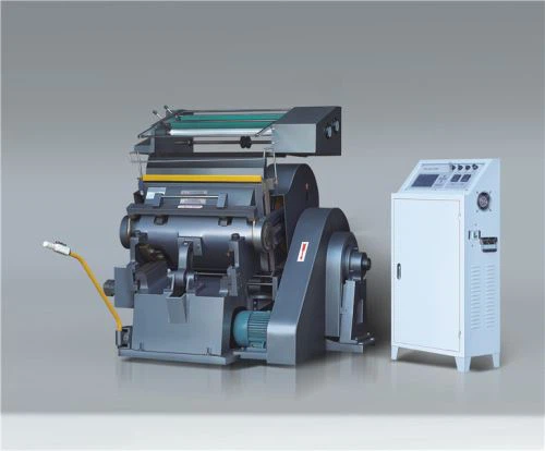 Petite machine de coupe de mure avec l’estampage chaud